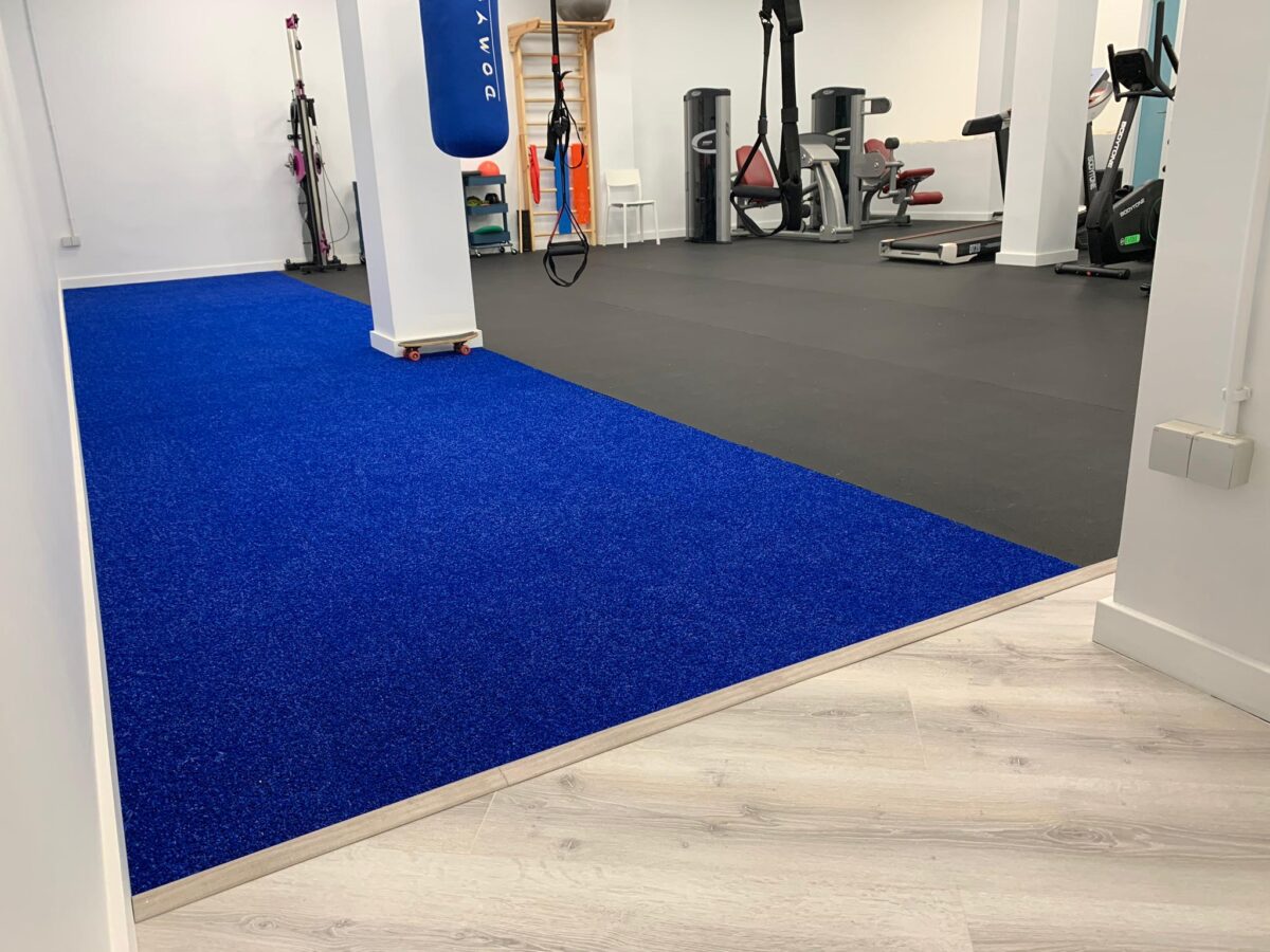 cesped multisport azul y pavimento de gimnasio sport dark de 6 mm