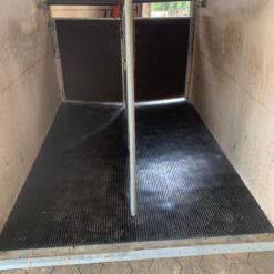 Alternative view of Pavimento van caballo por metro lineal