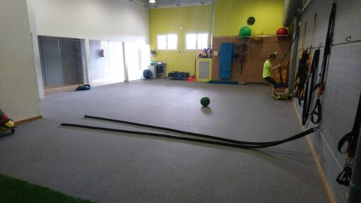 suelo de gimnasio rollo caucho
