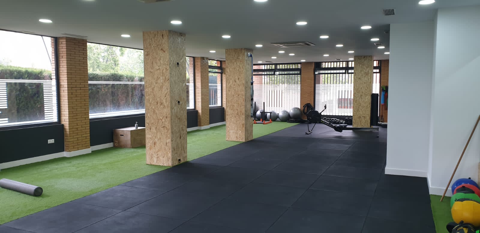 Vistiendo Pisos - Los pisos para gimnasio o gympro son otras de las  soluciones que nos ofrecen el caucho para el recubrimiento de suelos con  productos de alta resistencia a las actividades