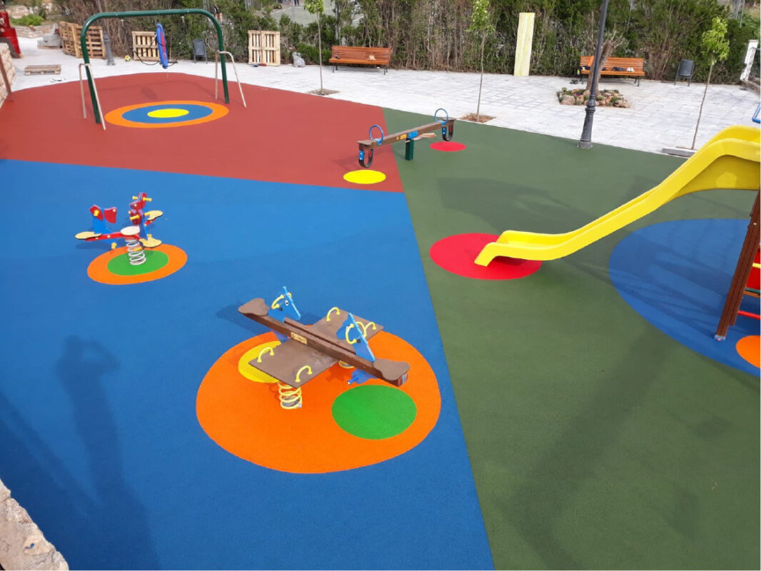 Parques infantiles de Alicante: suelos que vienen del reciclaje