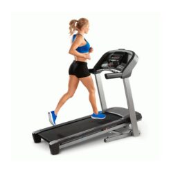 persona utilizando cinta de correr T101