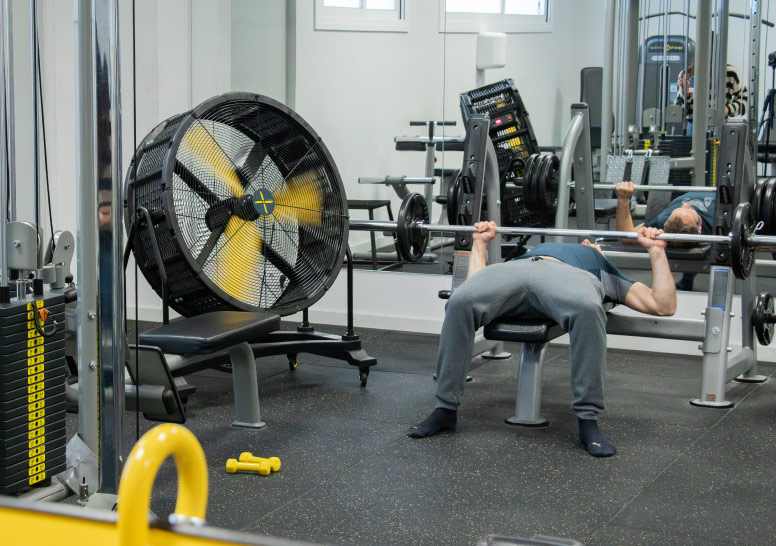 Ventilador de suelo para gimnasio