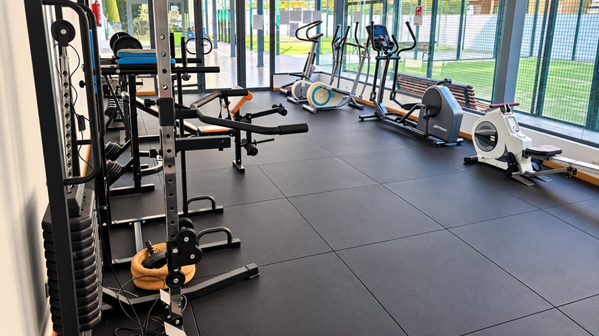 Losetas caucho alta densidad Premium Xtreme 100x100x1 cm para comunidad